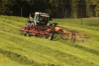 Produtores devem fazer registro de tratores e máquinas agrícolas; conheça os benefícios